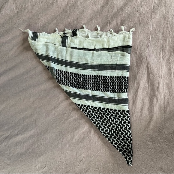 Black and White Shemagh - Picture 2 of 4